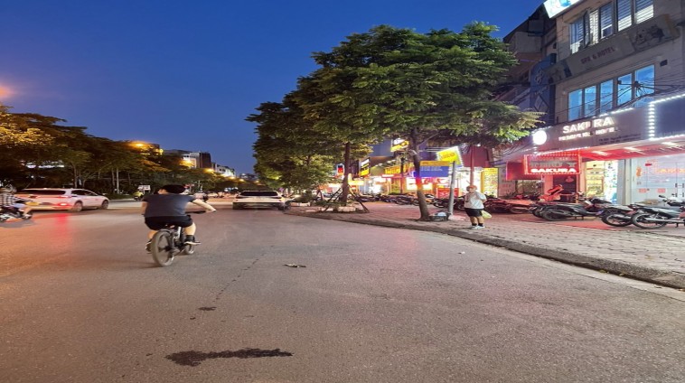 CHO THUÊ MBKD SPA, VP PHỐ TRUNG KÍNH NHỎ, CẦU GIẤY, HÀ NỘI, 140M2, 3T, CÓ VỈA HÈ, 75 TRIỆU.